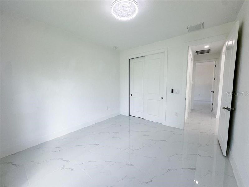 Spacious, unfurnished interior of a new home in , Lehigh Acres (Image 10).