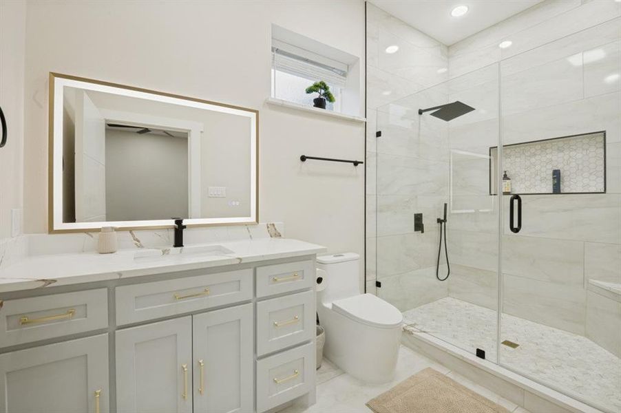 Furnished interior view inside a new home in , Corsicana (Image 12).