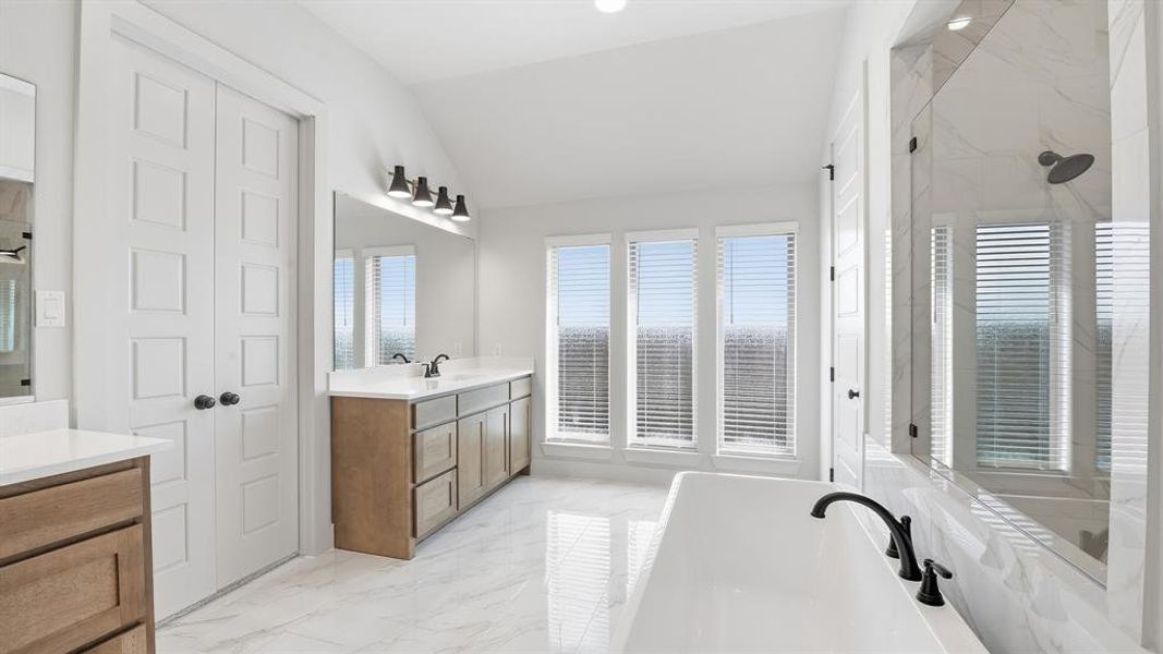 Furnished interior view inside a new home in Myrtle Creek, Waxahachie (Image 9).