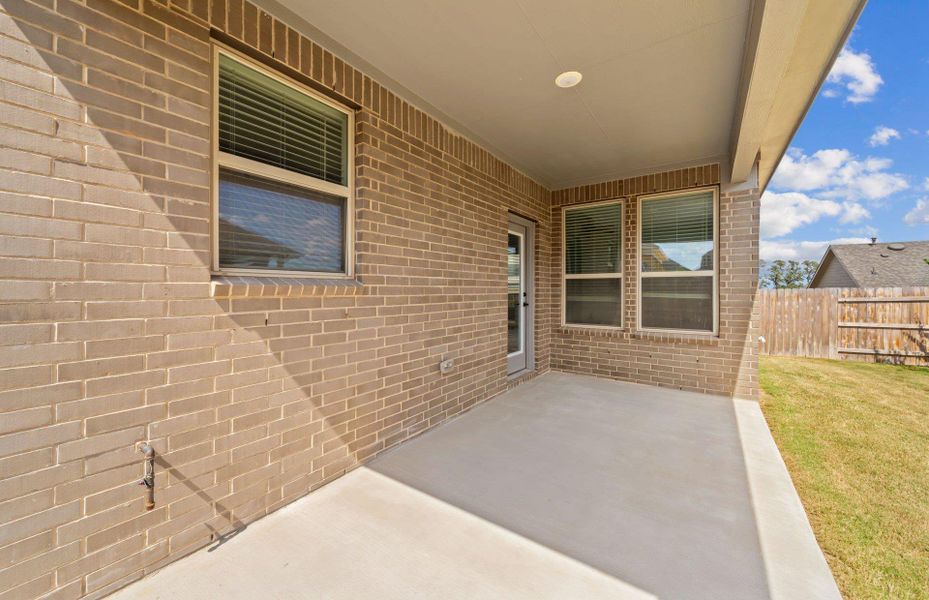 Exterior details and patio area of a home in La Cima, San Marcos (Image 2).