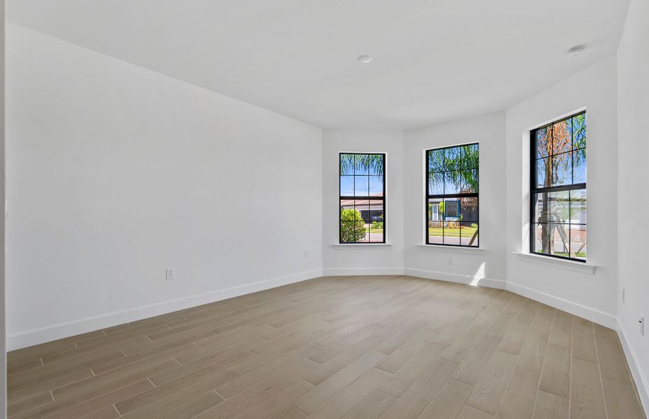 Spacious, unfurnished interior of a new home in Del Webb Naples, Ave Maria (Image 13).