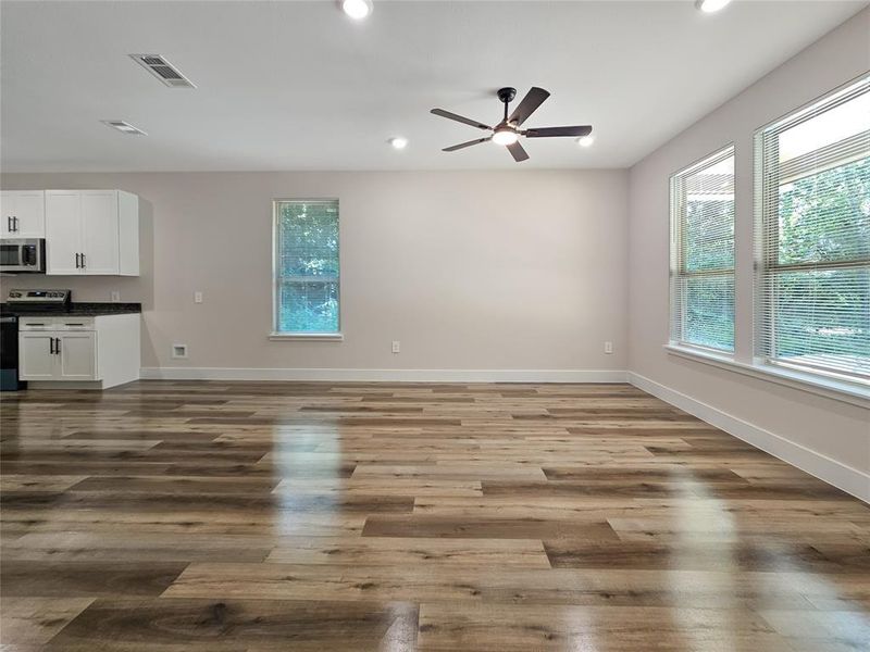 Spacious, unfurnished interior of a new home in , Mabank (Image 13). Spacious, unfurnished interior of a new home in , Mabank (Image 13).