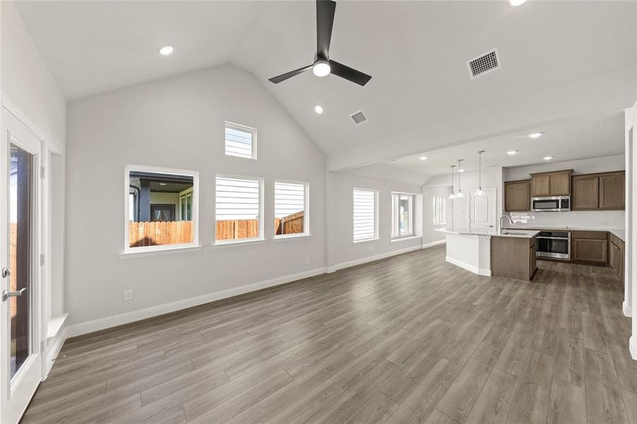 12_1640 Meadow Crest, Aubrey