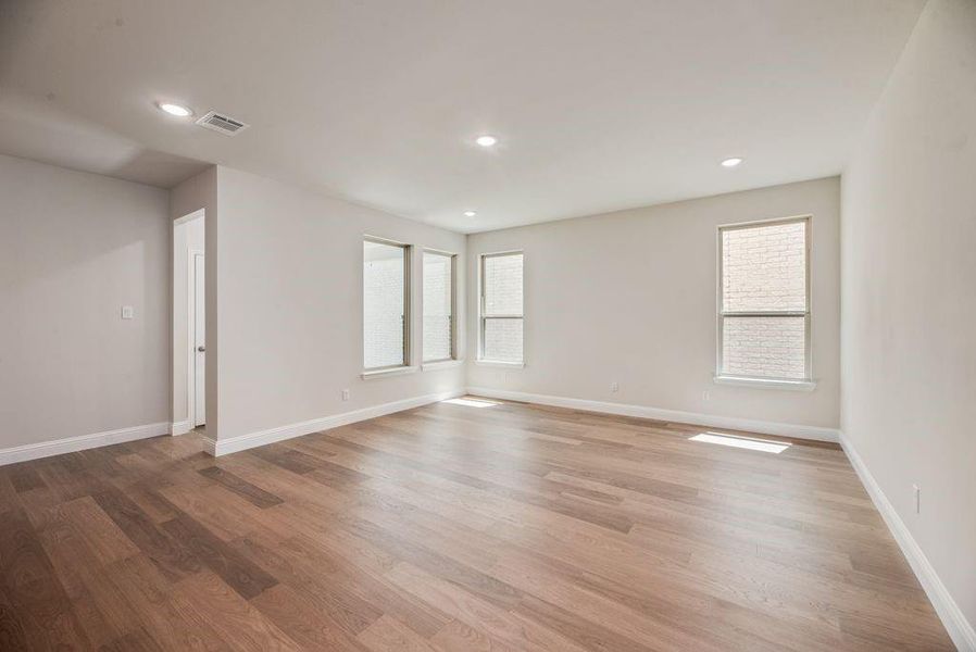 Spacious, unfurnished interior of a new home in Bayside, Rowlett (Image 28).