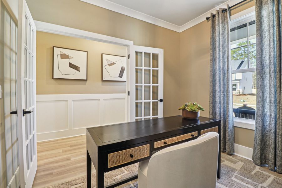 Representative furnished interior of a home built from the Bentcreek II by Great Southern Homes in Shiloh Trail, Wellford (Image 21).