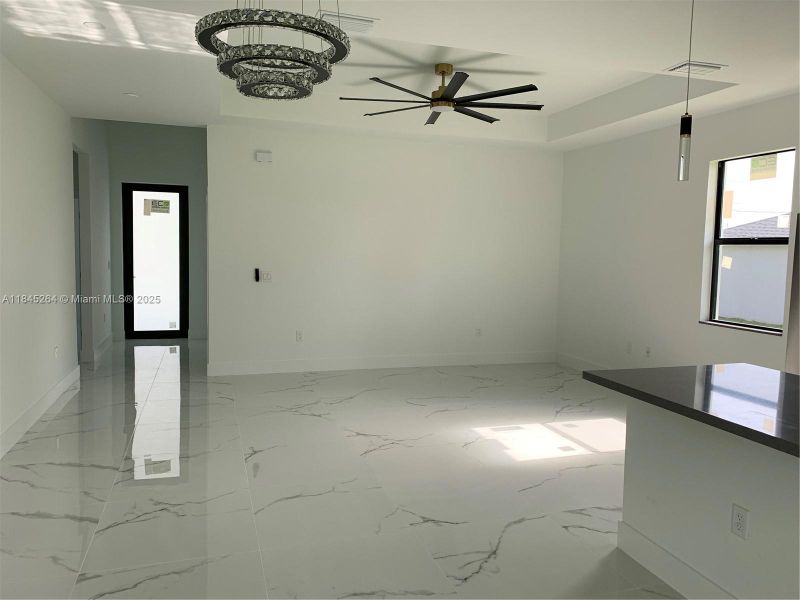 Spacious, unfurnished interior of a new home in , Lehigh Acres (Image 20).
