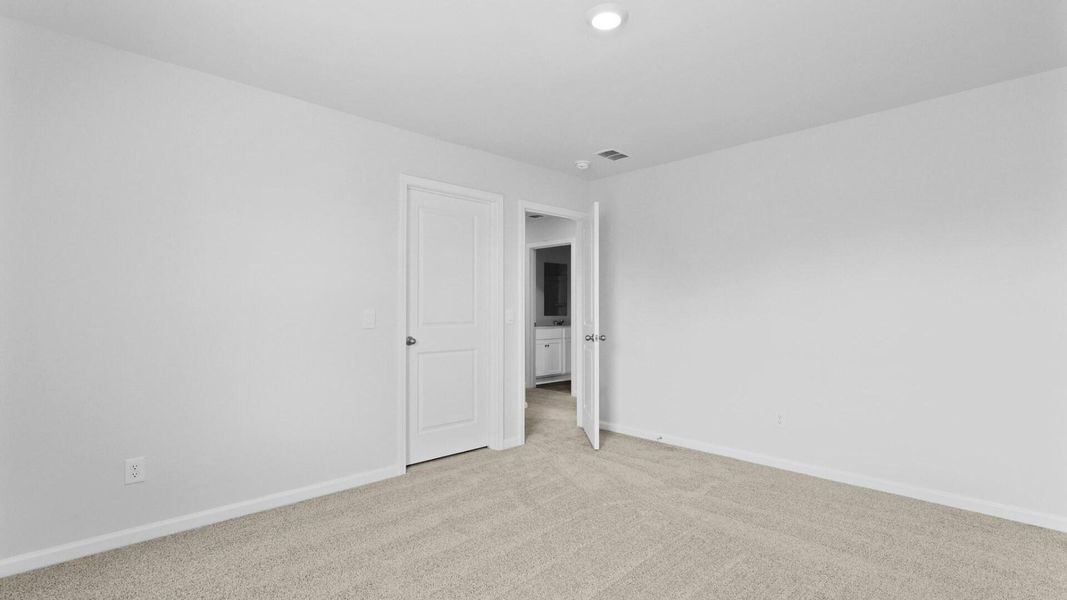 Spacious, unfurnished interior of a new home in Lakeview at Kitfield, Moncks Corner (Image 18).
