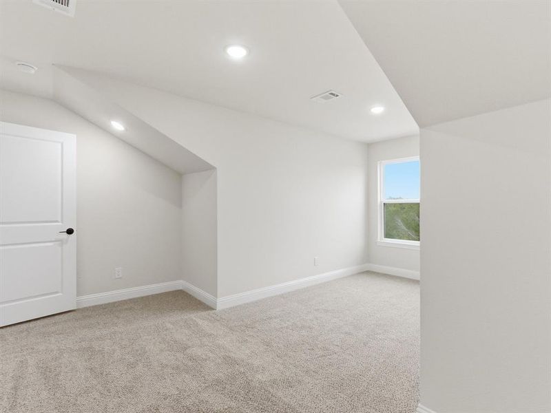 Spacious, unfurnished interior of a new home in , Granbury (Image 11).