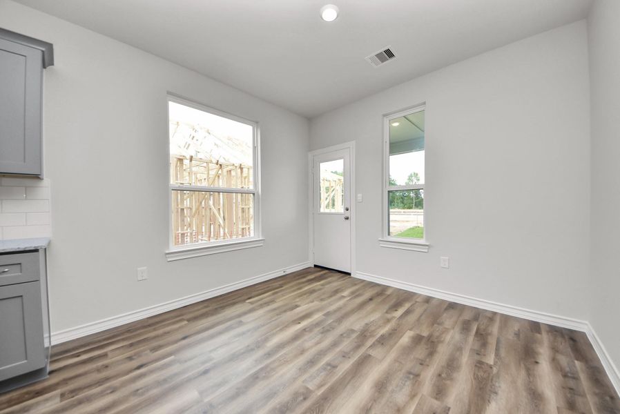 Spacious, unfurnished interior of a new home in The Enclave at Spring Branch, Conroe (Image 18).