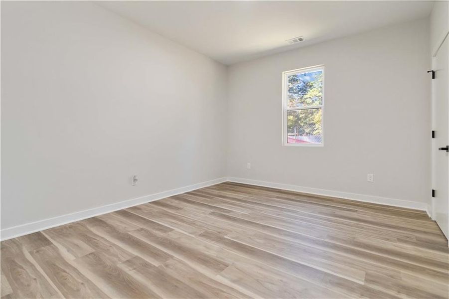 Spacious, unfurnished interior of a new home in , Atlanta (Image 13).