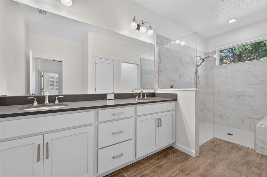 Furnished interior view inside a new home in , Mount Dora (Image 12).
