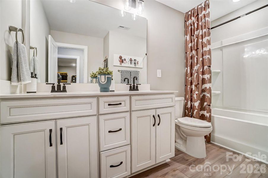 Full bath on the upper floor