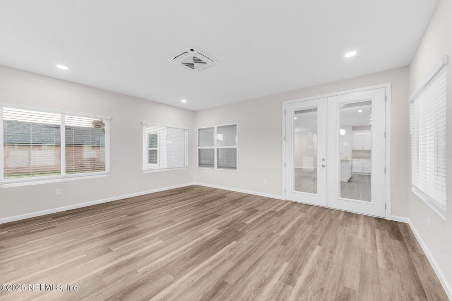 Spacious, unfurnished interior of a new home in , Jacksonville (Image 23).
