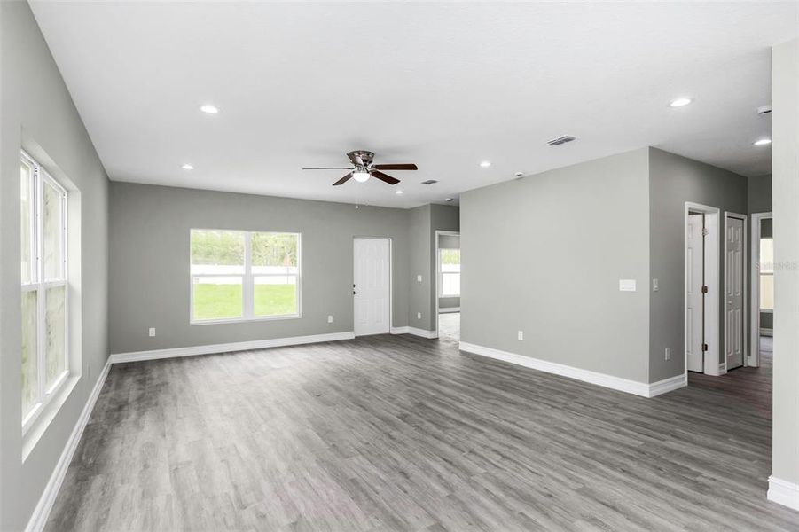Spacious, unfurnished interior of a new home in , Tampa (Image 19).