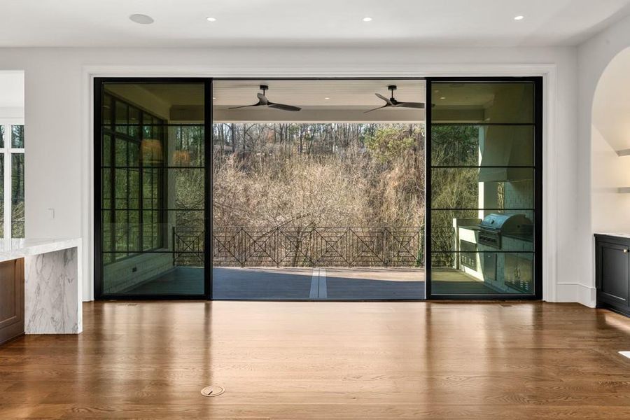 Spacious, unfurnished interior of a new home in Blue Heron Walk, Atlanta (Image 48).