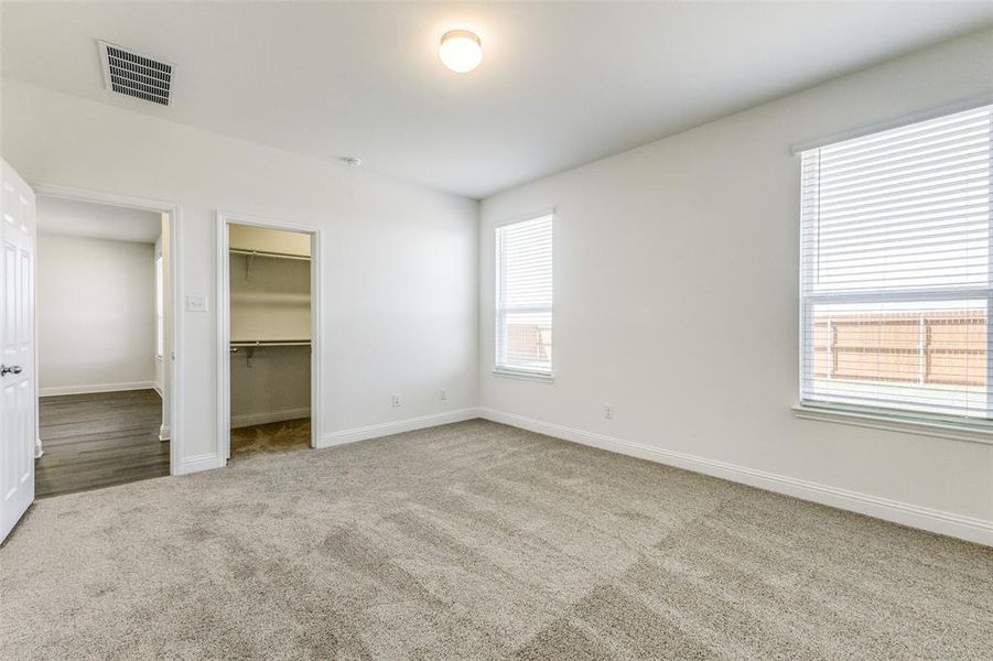 Spacious, unfurnished interior of a new home in Heartland, Heartland (Image 9).