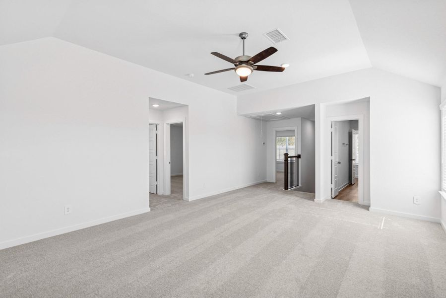 Spacious, unfurnished interior of a new home in Lone Star Landing, Montgomery (Image 28).