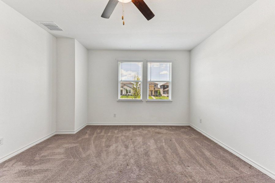 Spacious, unfurnished interior of a new home in Stonewall Ranch, Liberty Hill (Image 31).