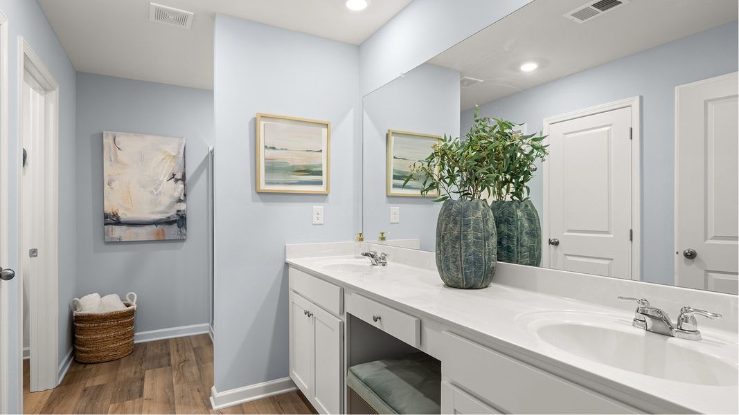 4257 Hawkins Owners Bath 1of2 F2 Base2 081325