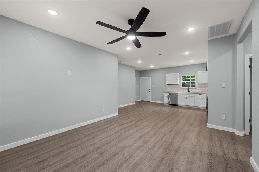 Spacious, unfurnished interior of a new home in , Waco (Image 10).