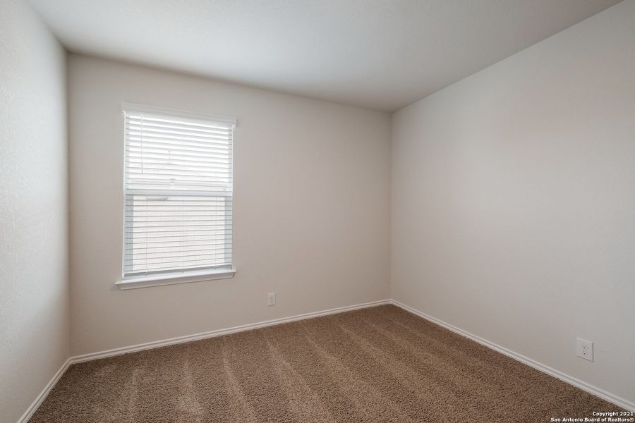 Spacious, unfurnished interior of a new home in Stonehill, San Antonio (Image 14).