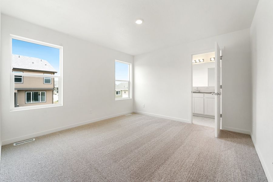 Spacious, unfurnished interior of a new home in Union Colony West, Greeley (Image 10).
