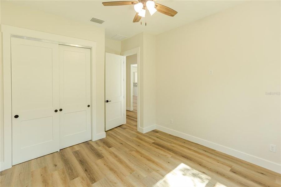 Spacious, unfurnished interior of a new home in , Weeki Wachee (Image 66).