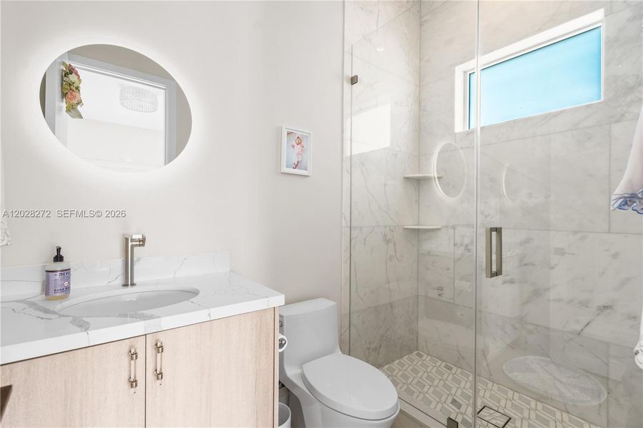 Furnished interior view inside a new home in , Marathon (Image 64).