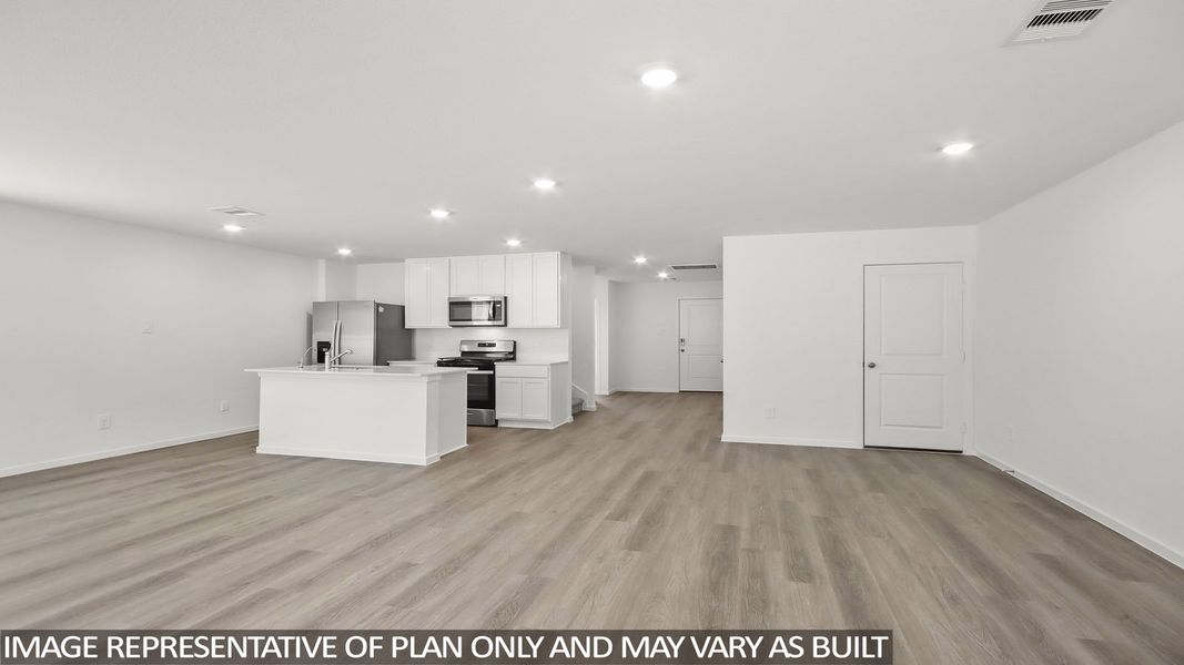 Spacious, unfurnished interior of a new home in Silverthorne, Conroe (Image 8).