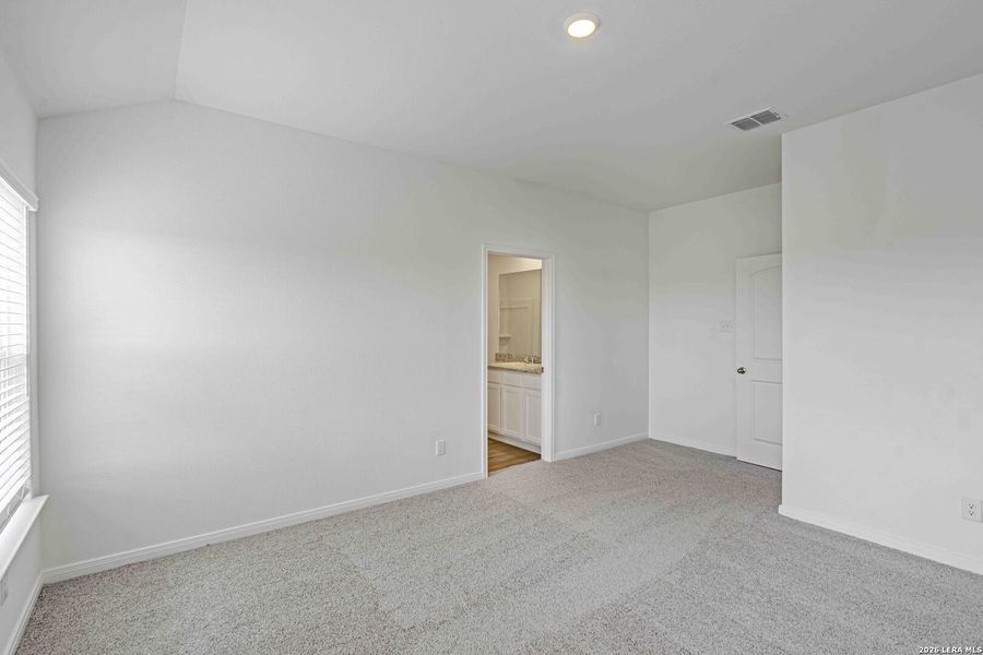 Spacious, unfurnished interior of a new home in , San Antonio (Image 14).