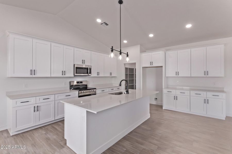 16 Sandstone Mountain