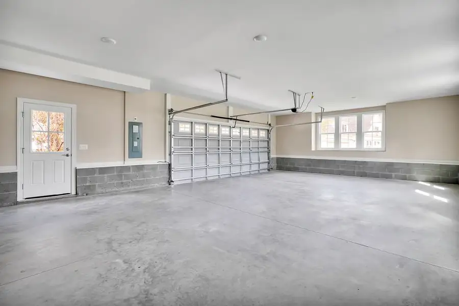 Spacious, unfurnished interior of a new home in The Bluffs On the Cape Fear, Leland (Image 19).