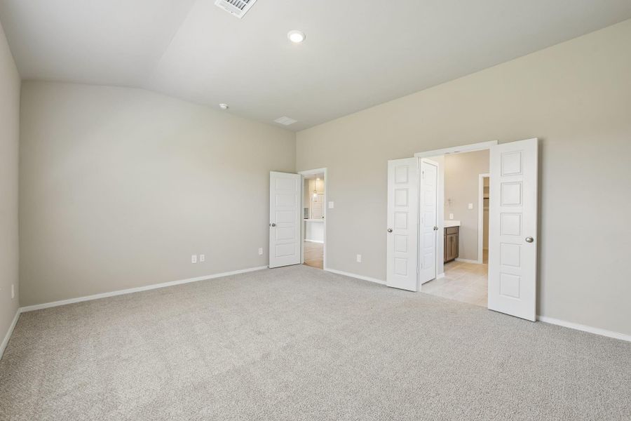 Spacious, unfurnished interior of a new home in Heights of Barbers Hill, Baytown (Image 40).