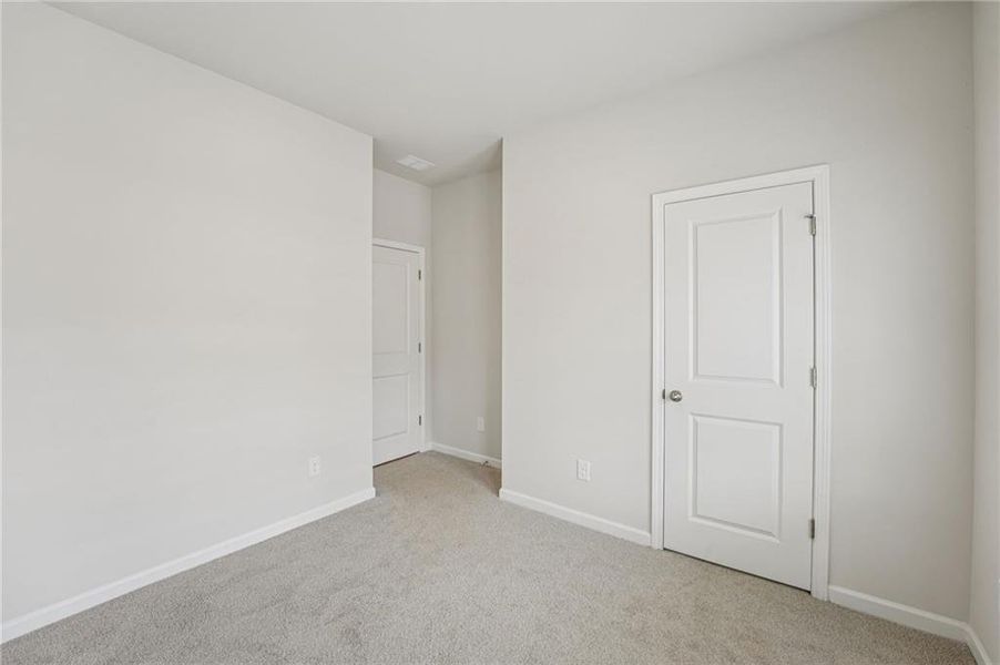 Spacious, unfurnished interior of a new home in Westmont Preserve, Powder Springs (Image 20).