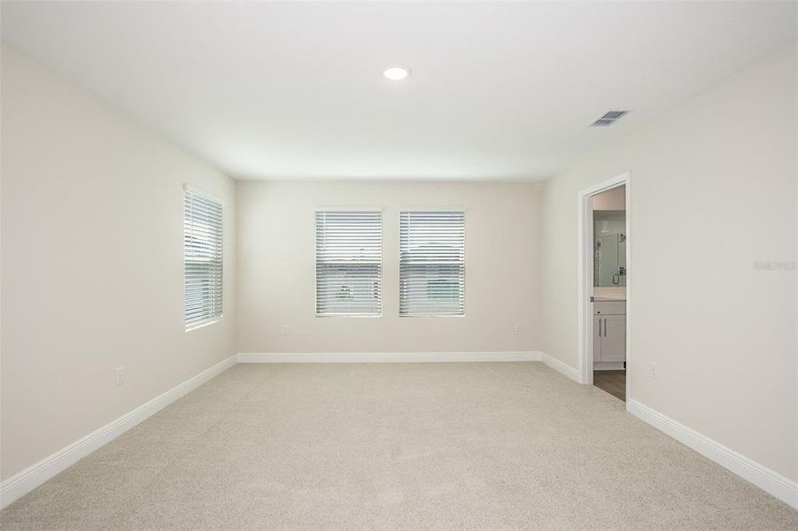 Spacious, unfurnished interior of a new home in Pasadena Woods, Dade City (Image 18).