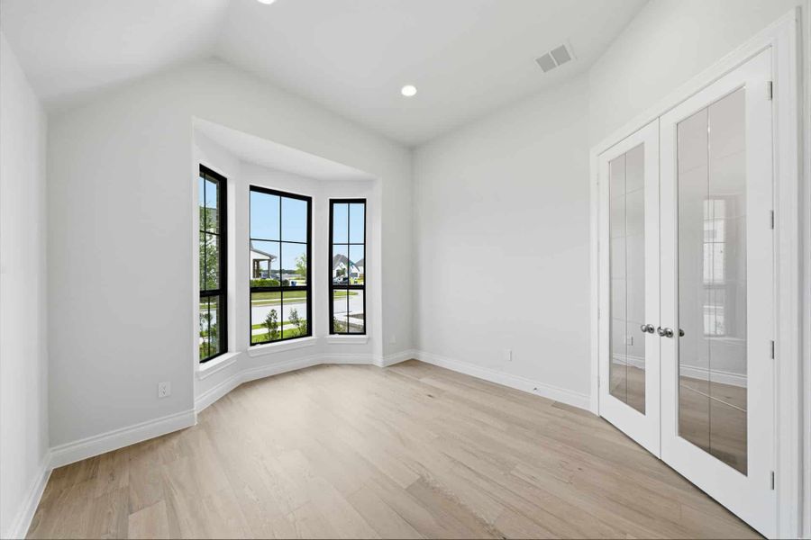 Spacious, unfurnished interior of a new home in Bridgeland 50′, Cypress (Image 16).
