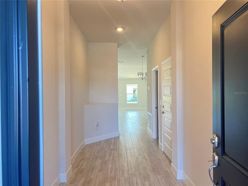 Spacious, unfurnished interior of a new home in Abbey Glen, Dade City (Image 10).