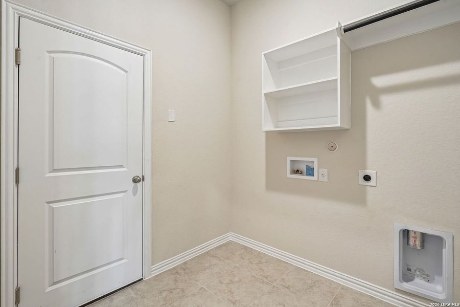Spacious, unfurnished interior of a new home in Veranda, San Antonio (Image 27). Spacious, unfurnished interior of a new home in Veranda, San Antonio (Image 27).