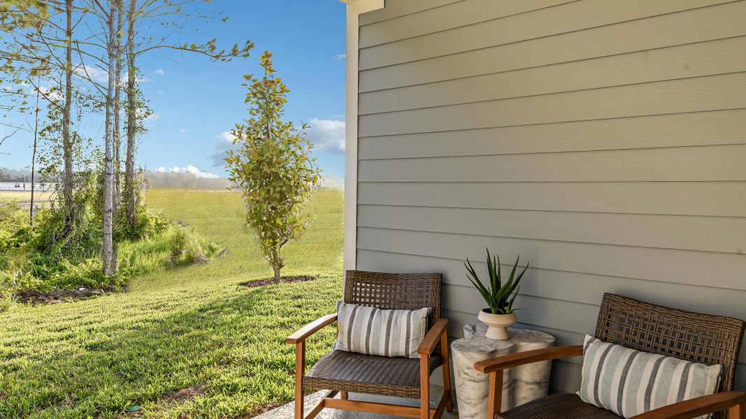 Exterior details and patio area of a home in Colbert Landings, Palm Coast (Image 4).