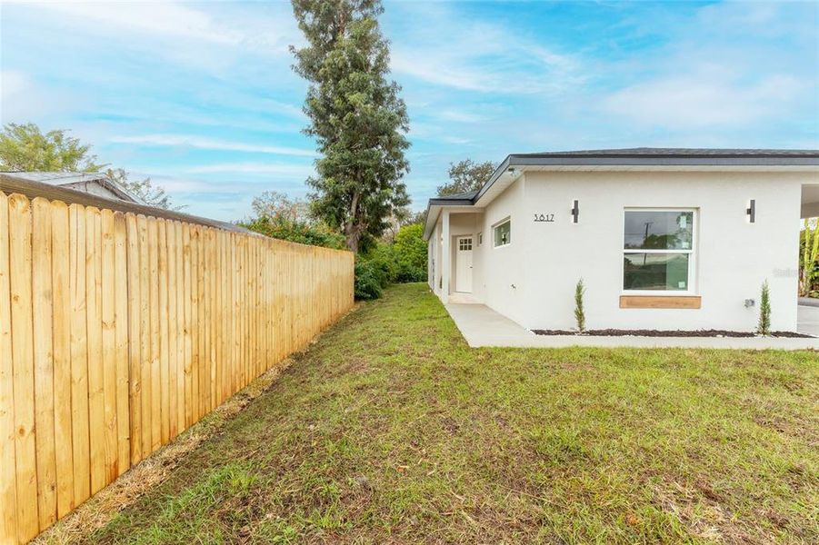 Exterior details and patio area of a home in , Sebring (Image 43).