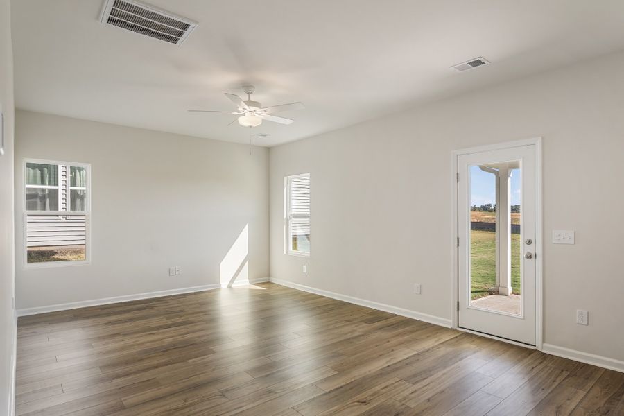 Spacious, unfurnished interior of a new home in Mayfair Village, Spartanburg (Image 15).