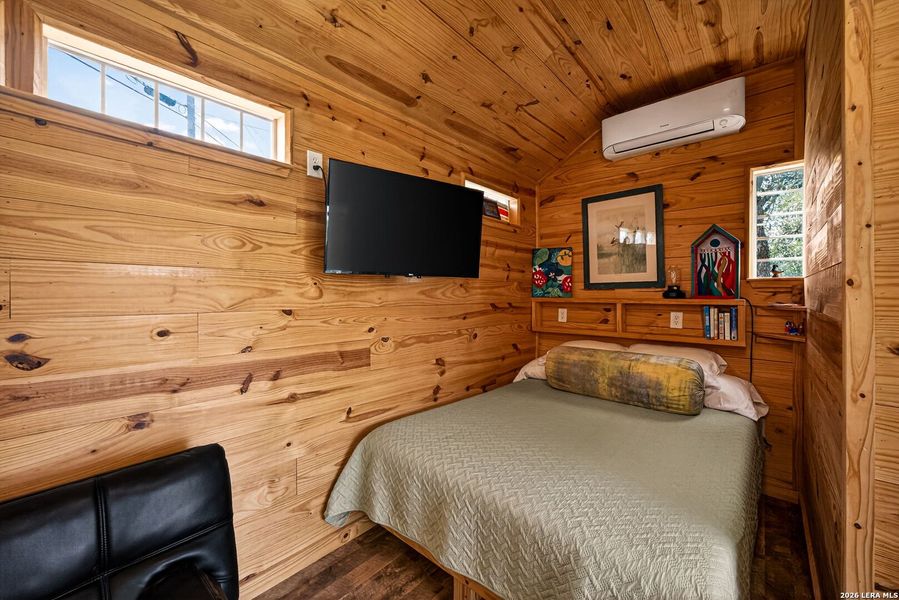Furnished interior view inside a new home in , Bandera (Image 4).