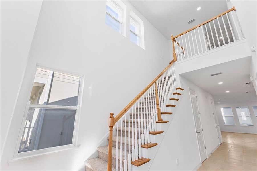 Spacious, unfurnished interior of a new home in , Winter Garden (Image 36).