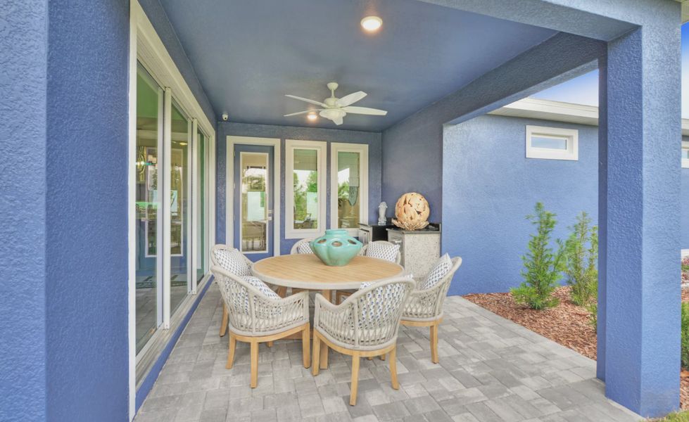 Exterior details and patio area of a home in Persimmon Park, Wesley Chapel (Image 3).