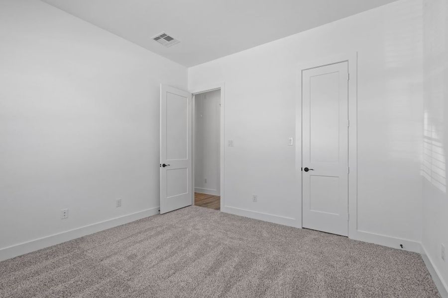 Spacious, unfurnished interior of a new home in Riceland Alley Loads, Mont Belvieu (Image 18).
