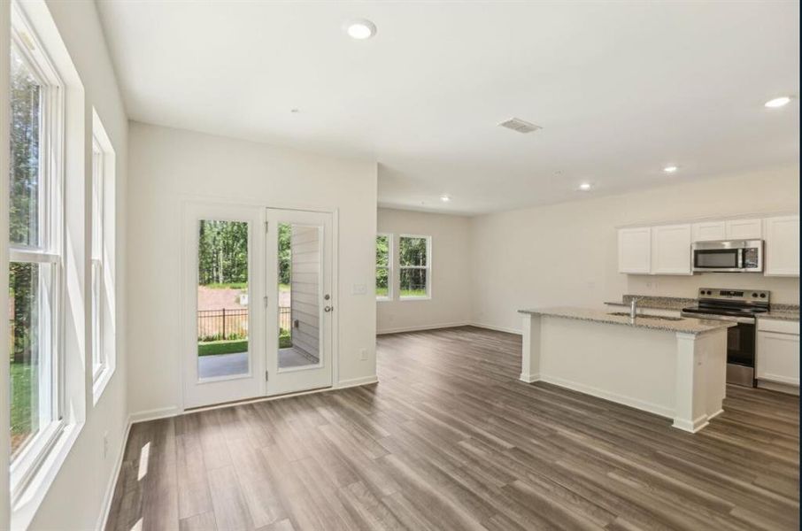 Spacious, unfurnished interior of a new home in Kendall Grove, McDonough (Image 9).