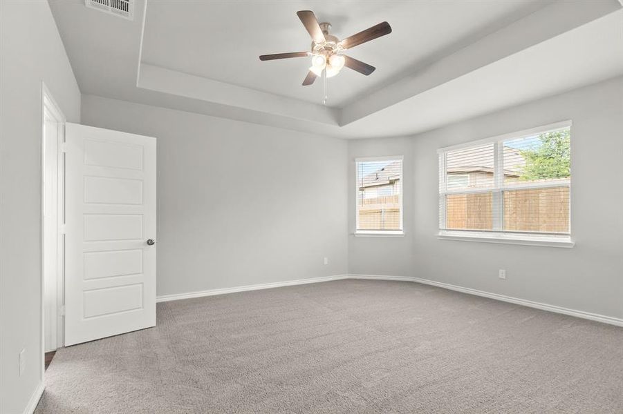 Spacious, unfurnished interior of a new home in Deer Creek, Crowley (Image 10).