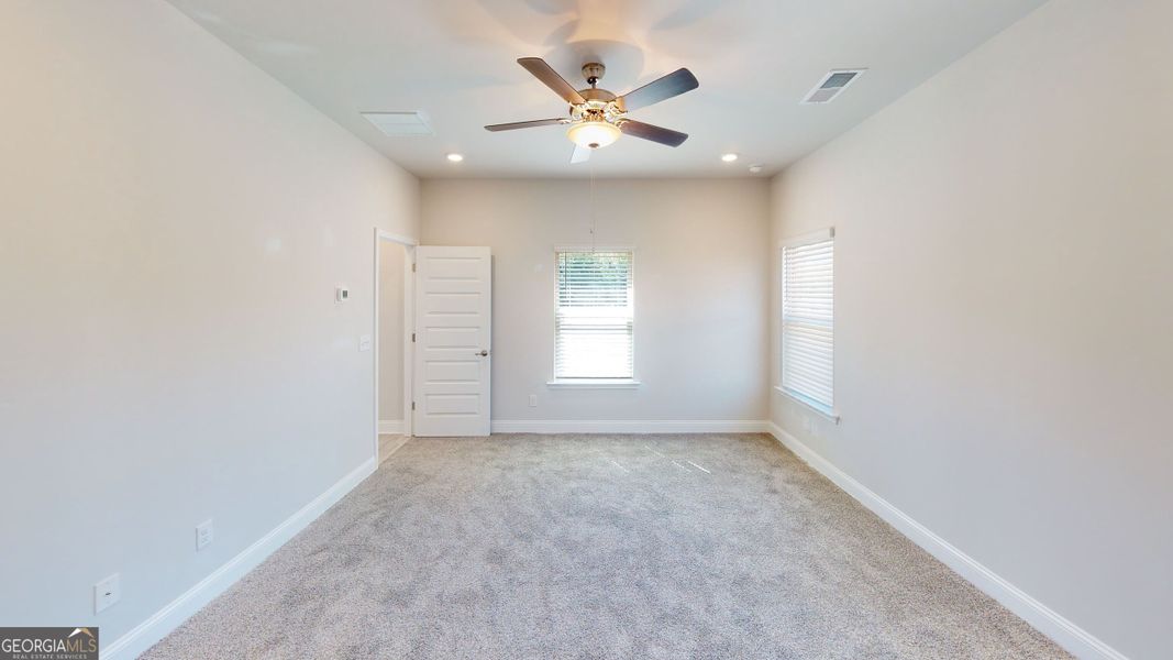Spacious, unfurnished interior of a new home in Holliday Pass, Griffin (Image 21).