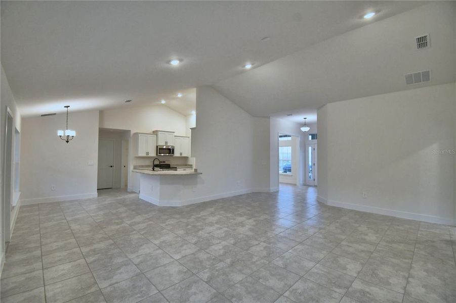 Spacious, unfurnished interior of a new home in Cadence Crossing, Auburndale (Image 27). Spacious, unfurnished interior of a new home in Cadence Crossing, Auburndale (Image 27).