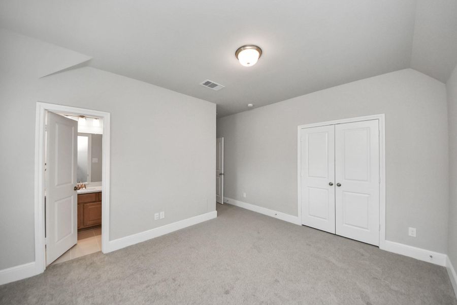 Spacious, unfurnished interior of a new home in Sienna 70', Missouri City (Image 35). Spacious, unfurnished interior of a new home in Sienna 70', Missouri City (Image 35).